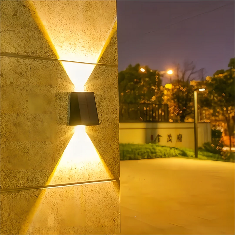 Luminária de Parede Externa Solar DUPLO FEIXE - para Quintal Jardim Iluminação Decorativa à Prova d'Água