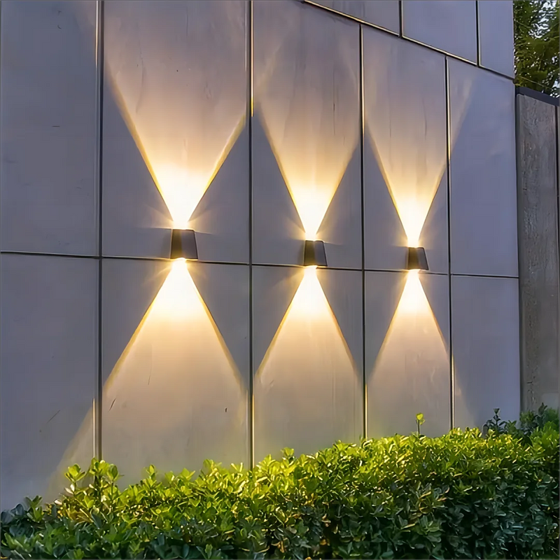 Luminária de Parede Externa Solar DUPLO FEIXE - para Quintal Jardim Iluminação Decorativa à Prova d'Água