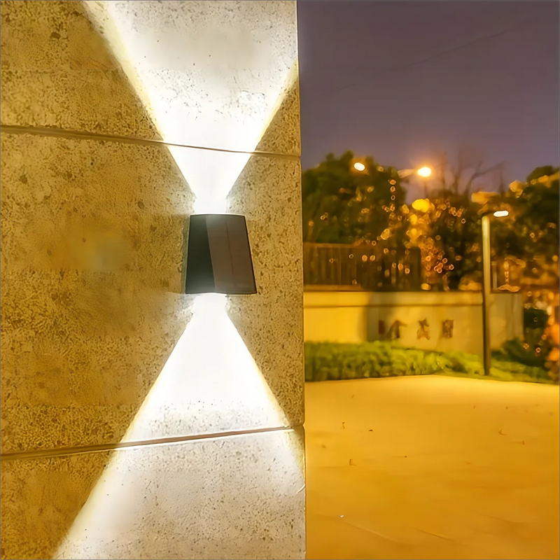 Luminária de Parede Externa Solar DUPLO FEIXE - para Quintal Jardim Iluminação Decorativa à Prova d'Água