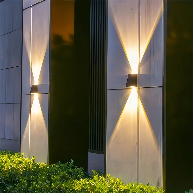 Luminária de Parede Externa Solar DUPLO FEIXE - para Quintal Jardim Iluminação Decorativa à Prova d'Água